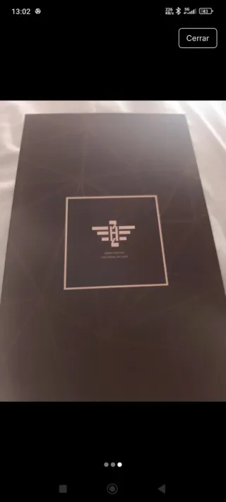 Cinturón de piel con hebilla plateada