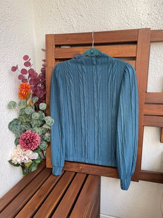 Camiseta cuello alto azul verdoso elegante