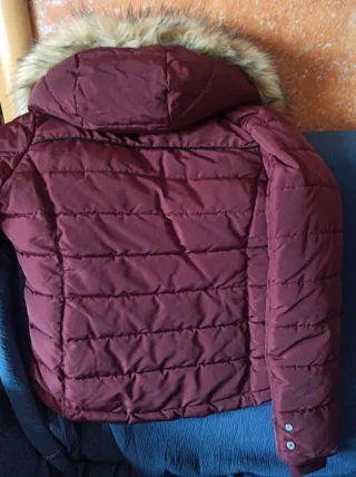 Chaquetón juvenil rojo con capucha