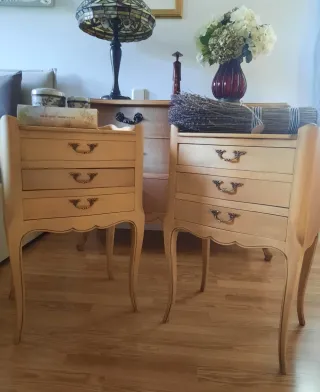 Mesillas de noche antiguas provenzales