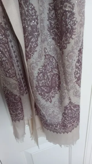 Pañuelo mujer beige y morado