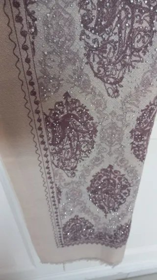 Pañuelo mujer beige y morado