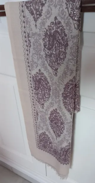 Pañuelo mujer beige y morado