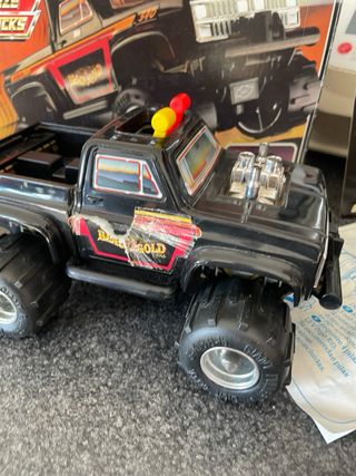 Camioncini Black & Gold Super Size Trucks