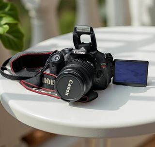Cámara Réflex Canon EOS 600D + Objetivo 18-55mm