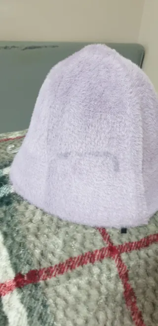 Cappello morbido in pelo rasato con piccolo difett