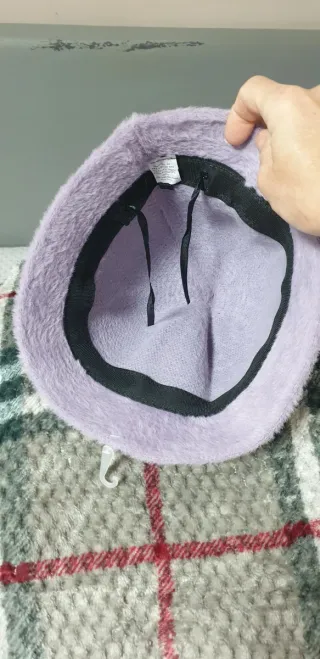 Cappello morbido in pelo rasato con piccolo difett