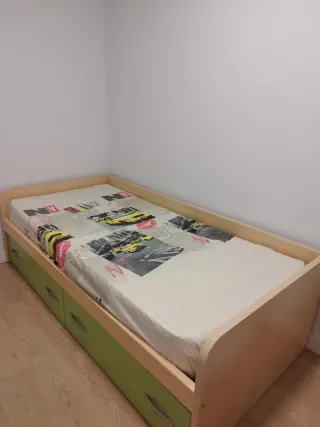 Armario, escritorio y cama