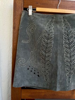 Falda Zara Ante Gris Tachuelas Talla M