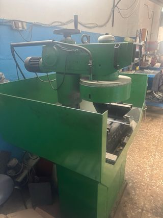 Rectificadora de culatas de coche