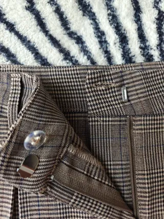 Falda corta cuadros beige y marrón