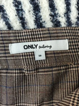 Falda corta cuadros beige y marrón