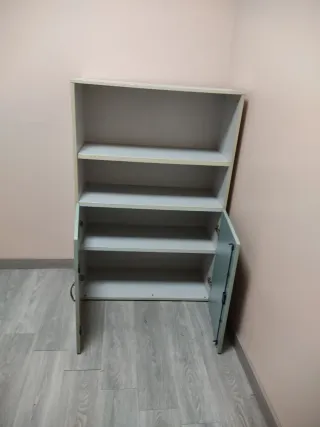 Mueble de almacenaje con puertas