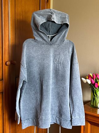 Sudadera gris