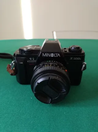 Minolta X-300s + Obiettivo F 70mm