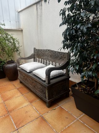 Banco Balinés con Almacenaje de Madera.