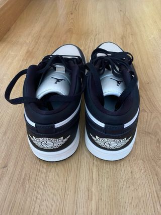 Zapatillas “Jordan Negras y Blancas”