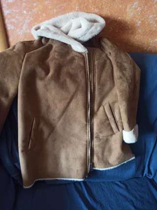 Chaquetón juvenil marrón con forro blanco