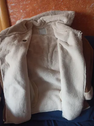 Chaquetón juvenil marrón con forro blanco