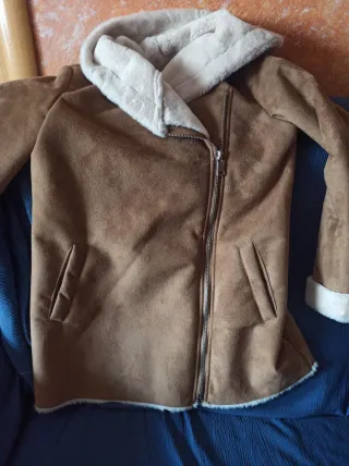 Chaquetón juvenil marrón con forro blanco