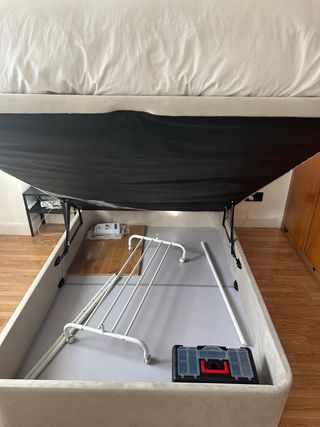 Cama marca Maxcolchón con cabecero y canapé.