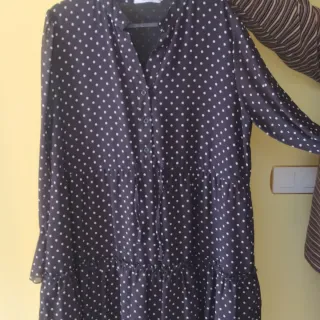 Vestido negro lunares blancos