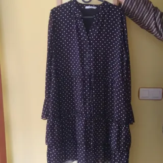 Vestido negro lunares blancos