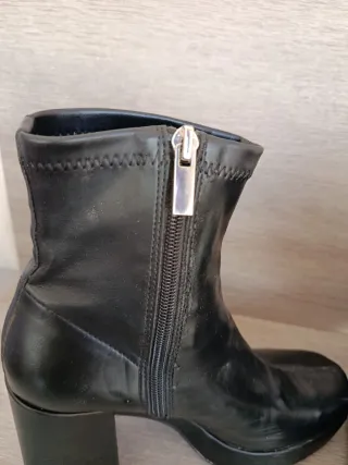 Botines negros de plataforma PULL&BEAR 40