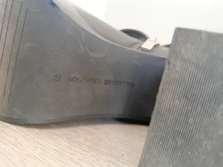 Botines negros de plataforma PULL&BEAR 40