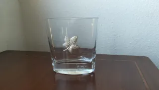 Vaso con hoja de plata