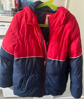 Plumas niño azul y rojo