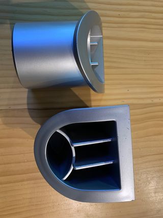 2 cubiletes portalápices metálicos