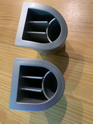 2 cubiletes portalápices metálicos