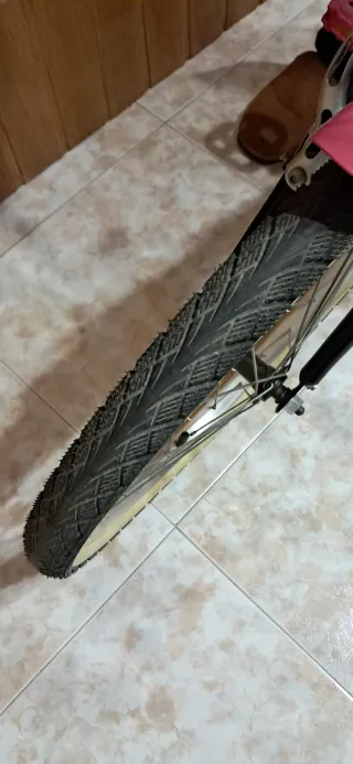 Bicicleta infantil BTWIN rosa y negra