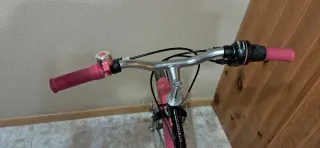 Bicicleta infantil BTWIN rosa y negra