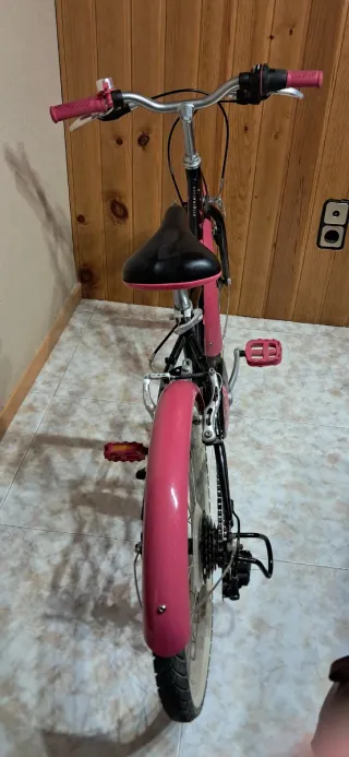 Bicicleta infantil BTWIN rosa y negra
