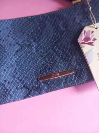 Cartera Sfera azul con etiqueta