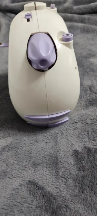 Máquina de coser eléctrica pequeña
