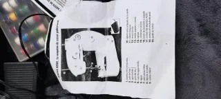 Máquina de coser eléctrica pequeña