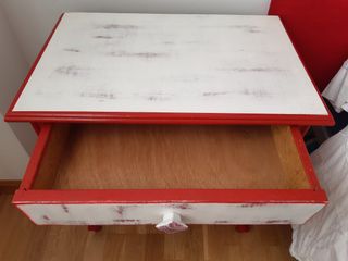 Mesitas de noche vintage rojas y blancas