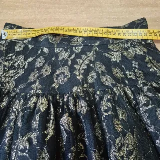 Gonna lunga nera con dettagli oro