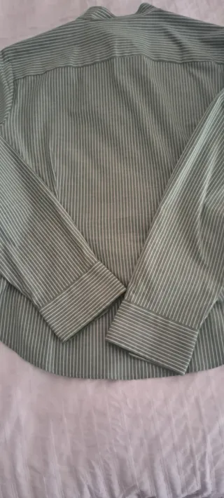 Camisa de rayas verde y blanca