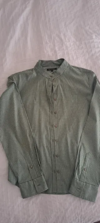 Camisa de rayas verde y blanca