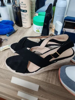 Sandalias negras cuña Talla 38