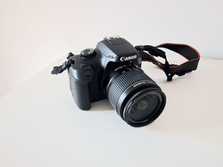 Cámara Canon EOS 4000D con objetivo del kit