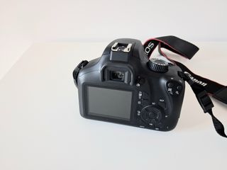 Cámara Canon EOS 4000D con objetivo del kit