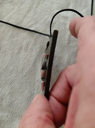 Ciondolo in corno naturale e argento 925 + laccio.