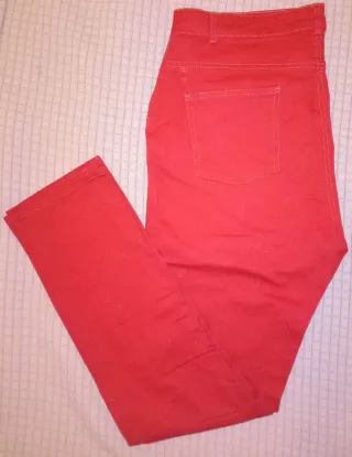 Pantalón vaquero elástico rojo