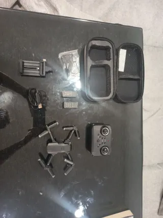 Dron con cámara plegable