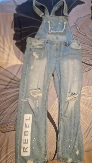 Peto tejano desgastado con texto